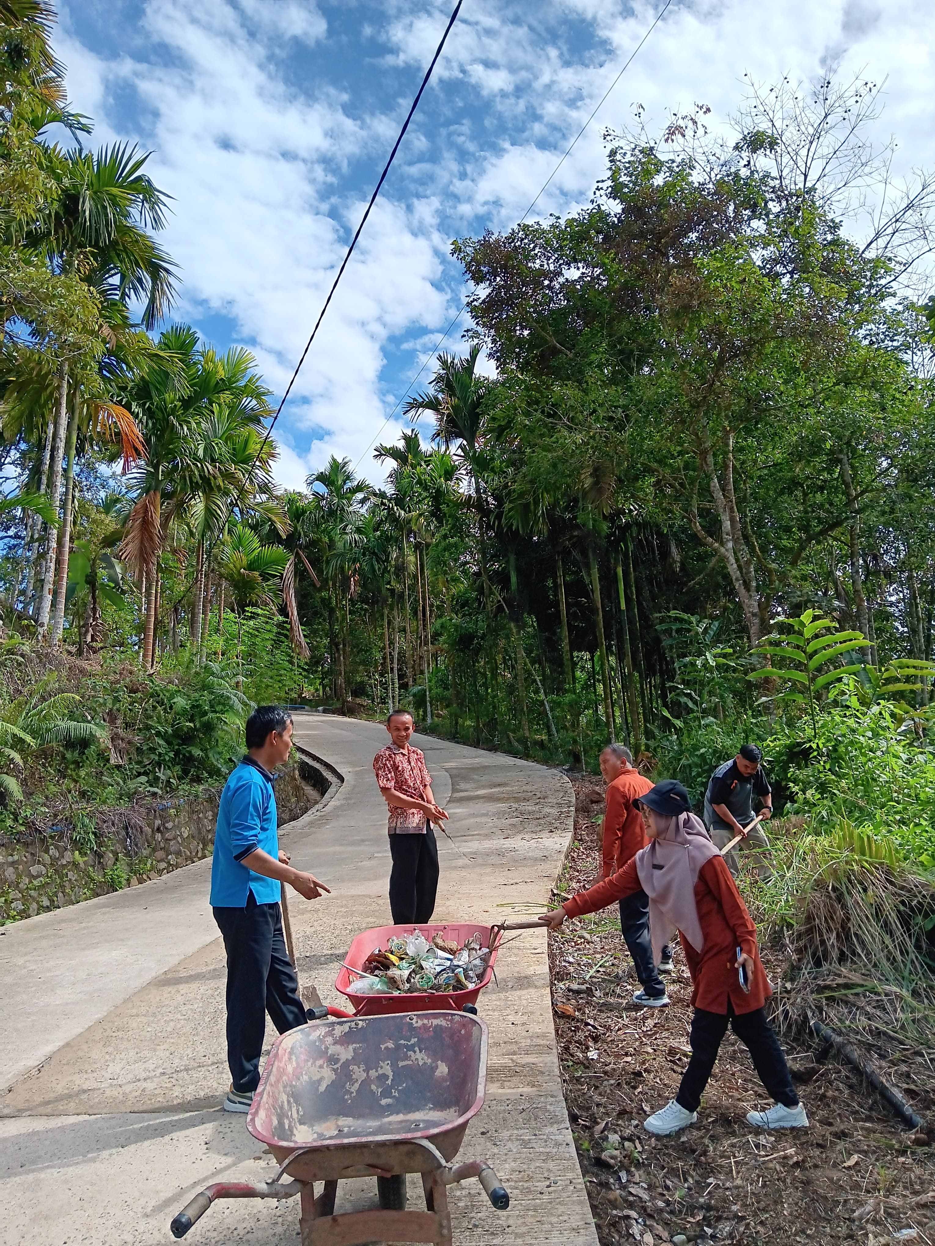 PEMERINTAH NAGARI SIMPANG UTARA LAKSANAKAN GOTONG ROYONG DALAM RANGKA HARI LINGKUNGAN HIDUP SEDUNIA 2026
